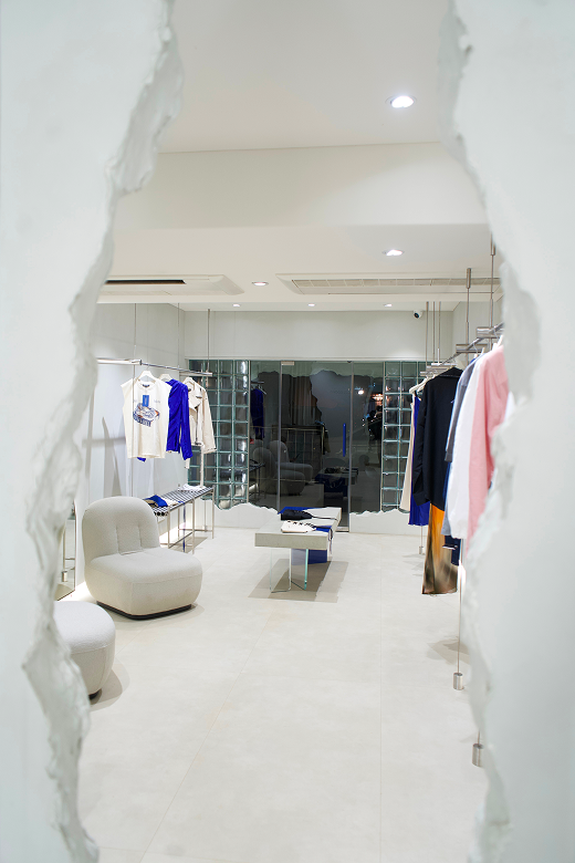 Flagship Store